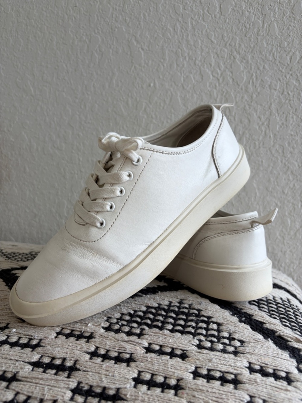 Abound Men's White Low-Top Lace-Up Sneakers